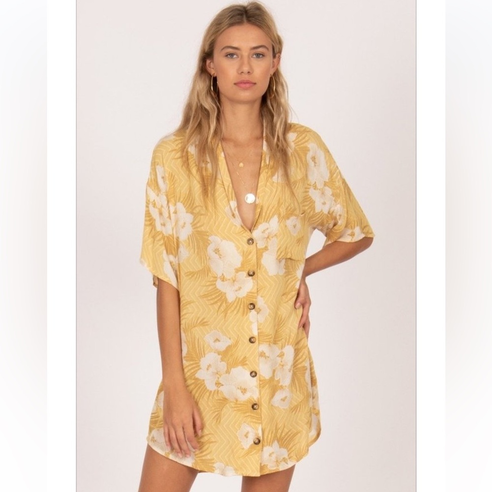 Island Oasis Short Sleeve Aloha Dress